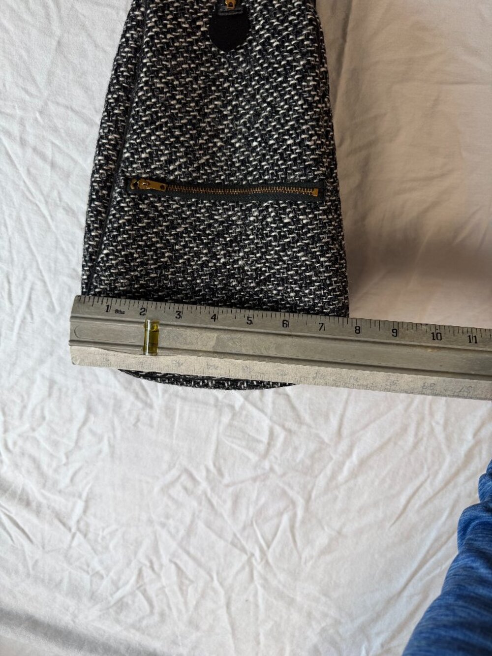 Gray Black White Tweed Crossbody Bag Gold Zippers Adjustable Strap - Picture 8 of 8